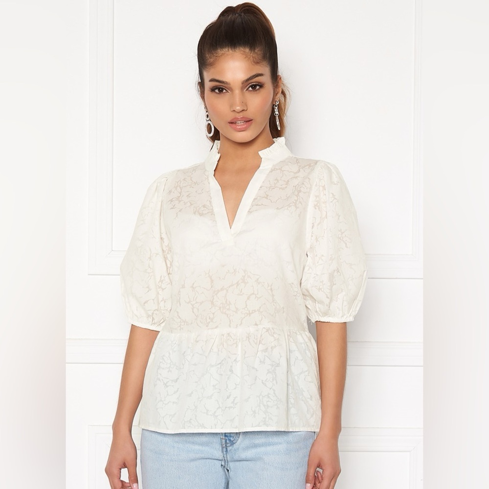 EUC Selected Femme Pernilla Abstract white top, SZ 36
